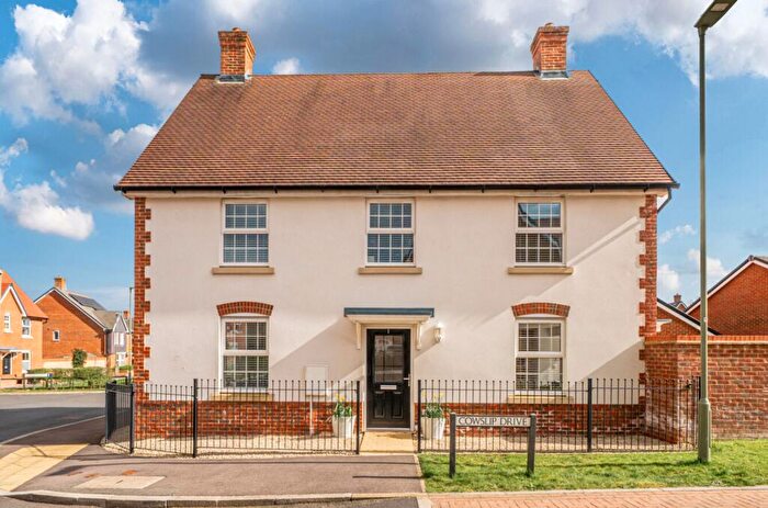 4 Bedroom Detached House For Sale In Cowslip Drive, Petersfield, GU31