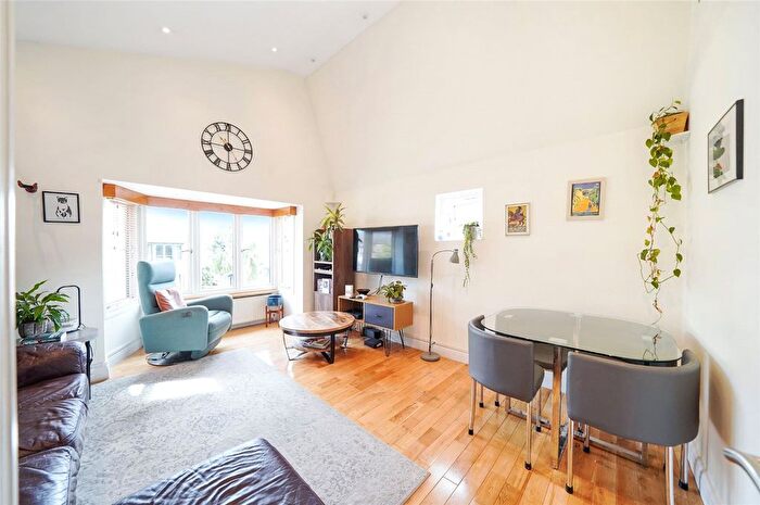 1 Bedroom Flat For Sale In Linden Walk, London, N19