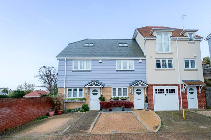 3 Bedroom Terraced House For Sale In Beach Walk, Broadstairs, Kent, CT10