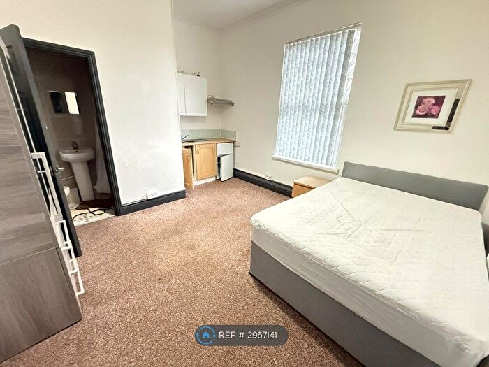 Studio To Rent In High St, West Bromwich, B70