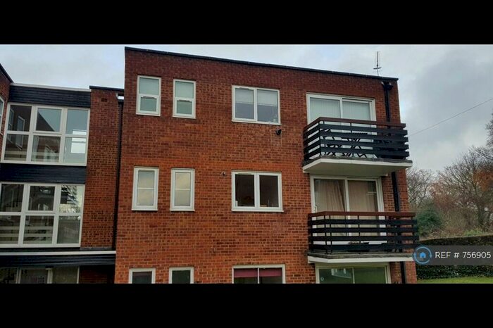 2 Bedroom Flat To Rent In Parkmore Close, Woodford Green, IG8