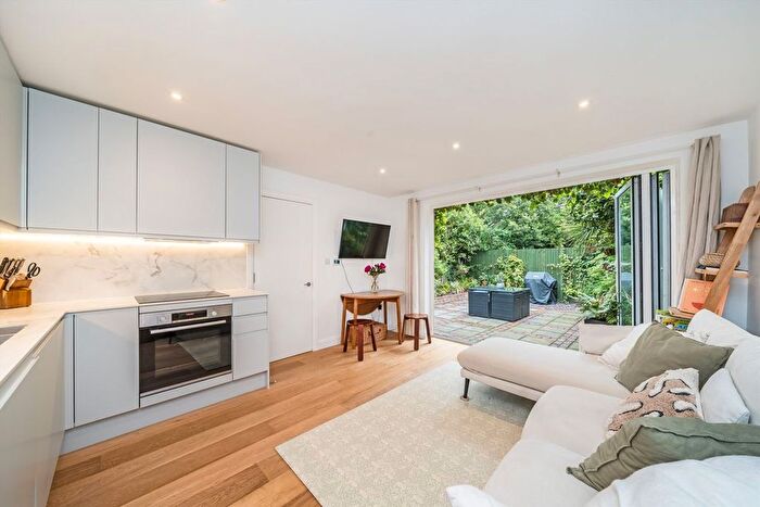 2 Bedroom Flat For Sale In South Lambeth Road, Stockwell, SW8