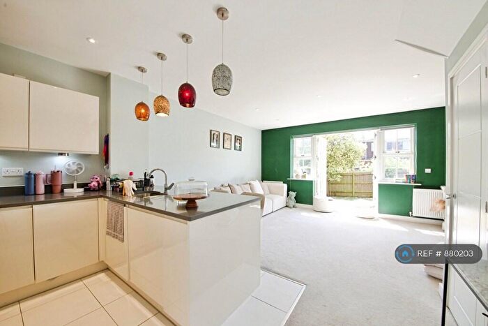 4 Bedroom End Of Terrace House To Rent In Collison Avenue, Barnet, EN5