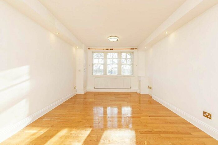 2 Bedroom Flat To Rent In Exeter Road, Kilburn, NW2