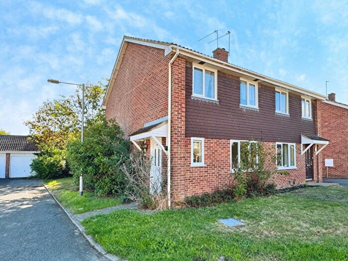3 Bedroom Semi-Detached House For Sale In Godstow Close, Woodley, Reading, RG5
