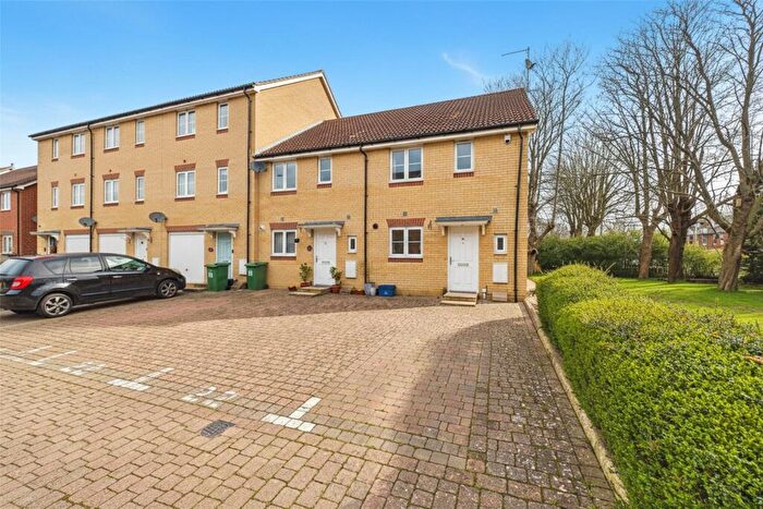 3 Bedroom End Of Terrace House For Sale In Cranwell Road, Farnborough, Hampshire, GU14