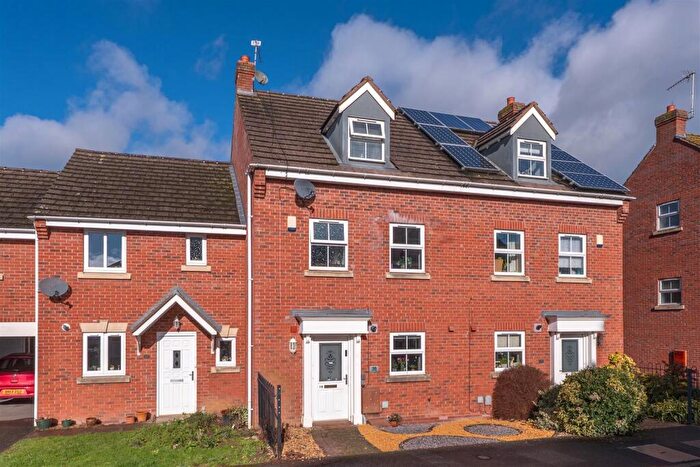 3 Bedroom Terraced House For Sale In Station Road, Alcester, B49