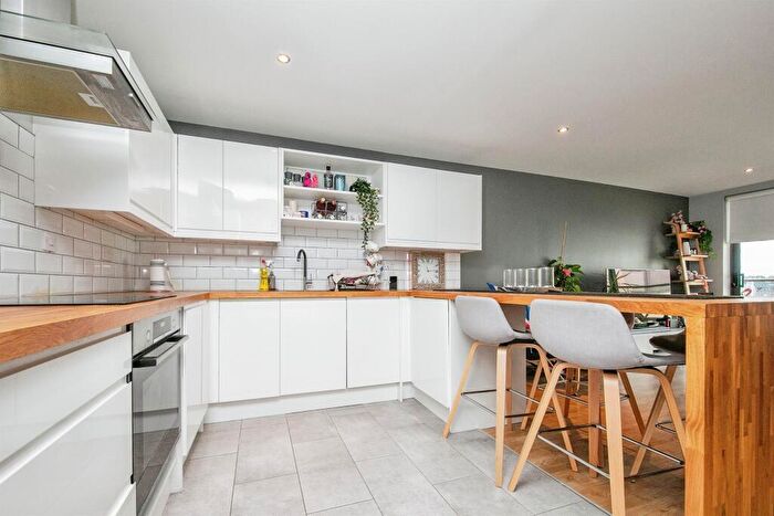 2 Bedroom Flat For Sale In Coprolite Street, Ipswich, IP3