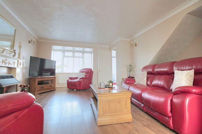4 Bedroom Detached House For Sale In Grasmere Close, Eastbourne, BN23