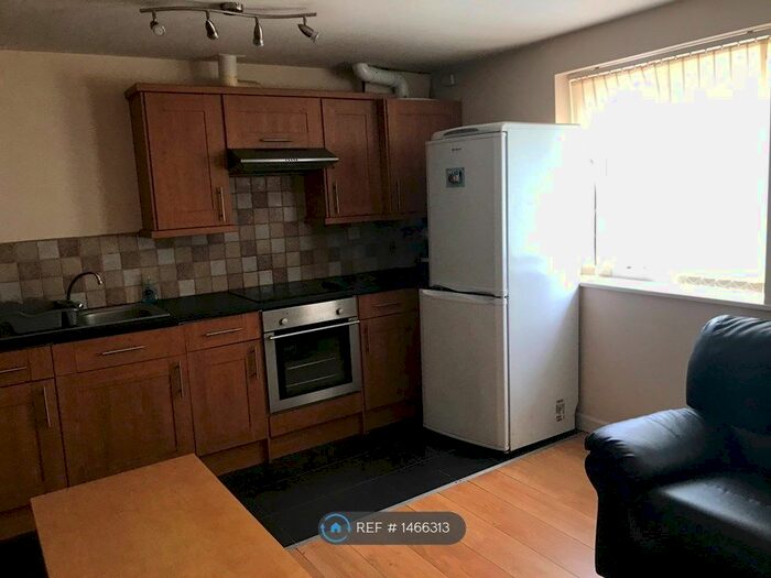 2 Bedroom Flat To Rent In Templar Road, Beeston, Nottingham, NG9