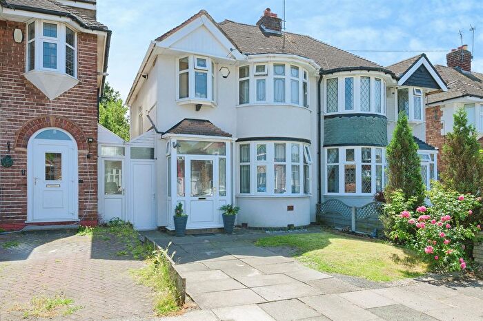 3 Bedroom Semi Detached House For Sale In Padstow Road, Birmingham, B24