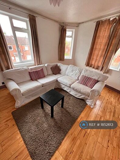 2 Bedroom Flat To Rent In Bobbers Mill Road, Nottingham, NG7