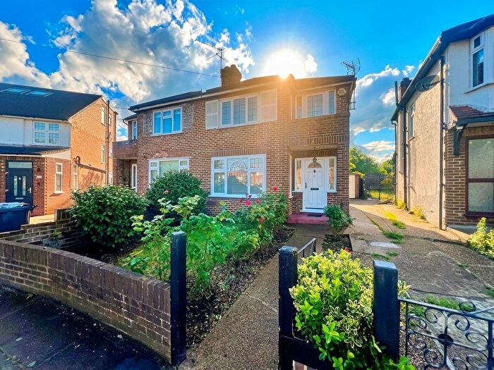 3 Bedroom Semi-detached House For Sale In Anthony Road, Greenford, UB6