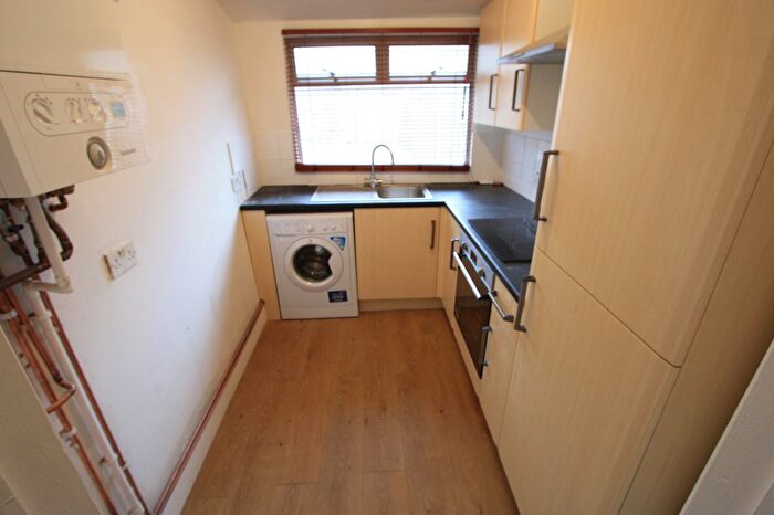 4 Bedroom End Of Terrace House To Rent In Frimley Gardens, Mitcham, CR4
