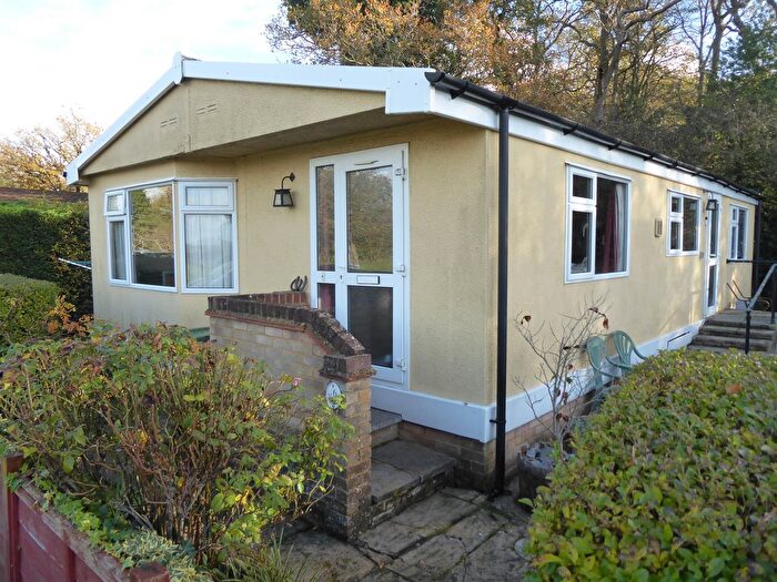 3 Bedroom Park Home For Sale In Wash Hill Park, Wash Hill, Woodburn Green, High Wycombe, HP10