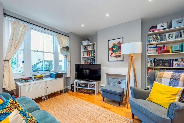 1 Bedroom Flat To Rent In Thorparch Road, Vauxhall, London, SW8