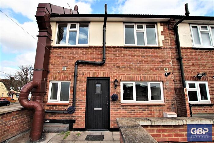 3 Bedroom Maisonette To Rent In Moray Way, Romford, RM1