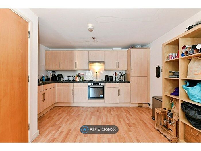 2 Bedroom Flat To Rent In Lawford Mews, Bristol, BS2