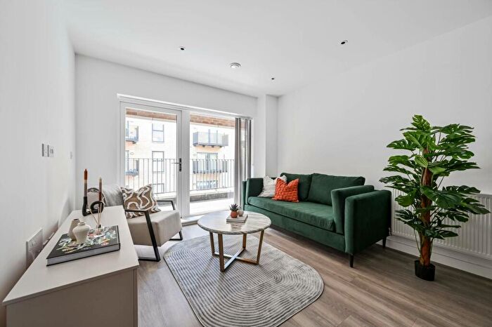 2 Bedroom Flat To Rent In Cavalry Court, Woolwich, London, SE18