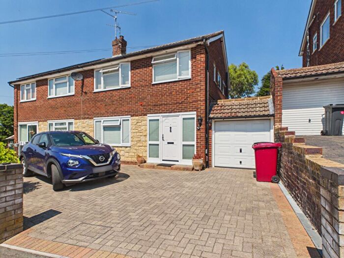 3 Bedroom Semi Detached House For Sale In Elmstone Drive, Tilehurst, Reading, RG31