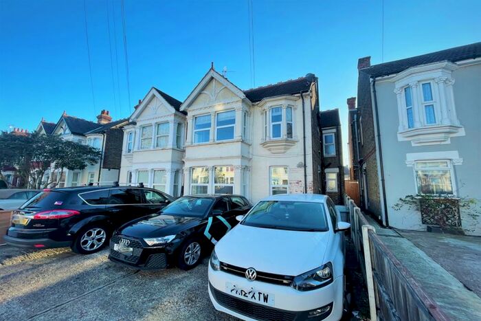 Flat To Rent In Flat, Anerley Road, SS0