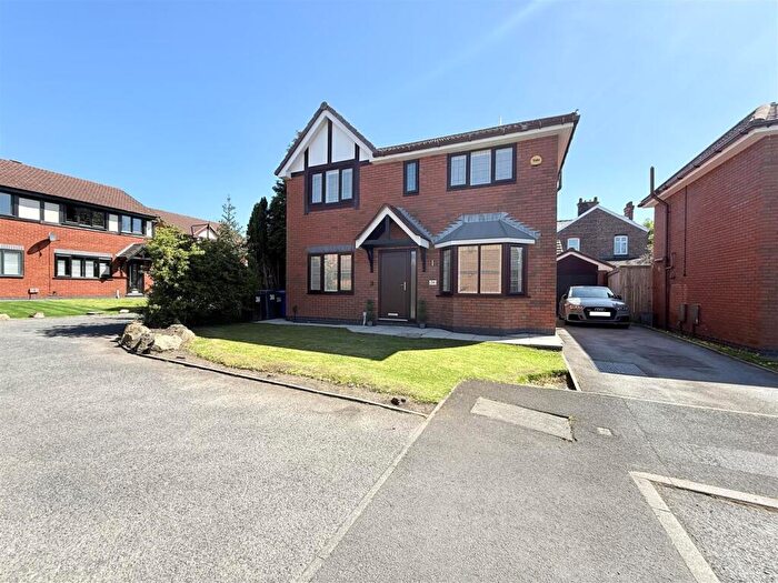 3 Bedroom Detached House For Sale In Taunton Lawns, Ashton-Under-Lyne, OL7