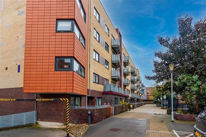 1 Bedroom Apartment For Sale In Oakleigh Court, Murray Grove, Hoxton, London, N1