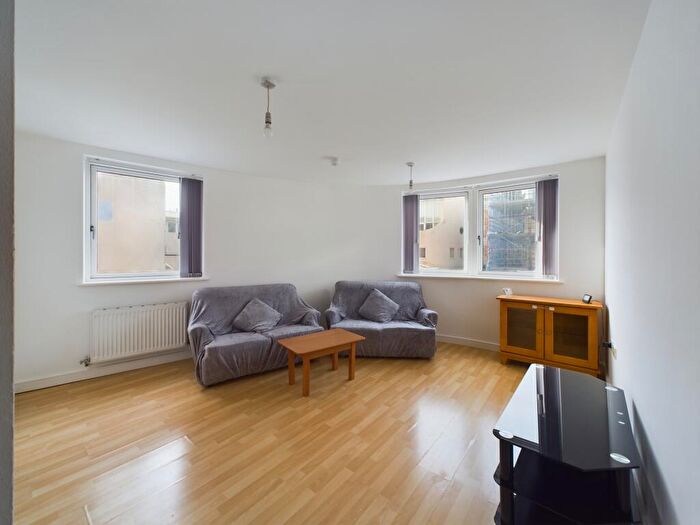 2 Bedroom Flat To Rent In Royal Quay, Liverpool, L3