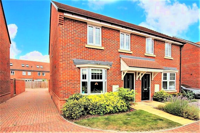 3 Bedroom House To Rent In Plover End, Didcot, OX11