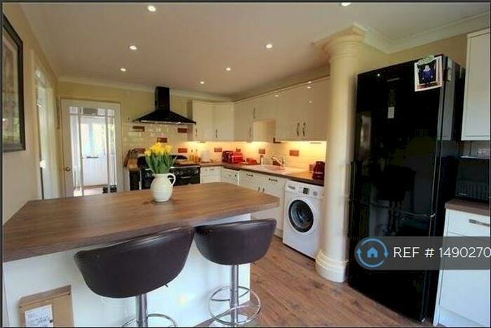 3 Bedroom Terraced House To Rent In Sunningdale Way, Bletchley, Milton Keynes, MK3