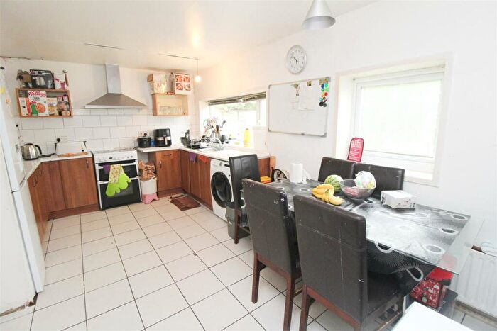 3 Bedroom Terraced House For Sale In Summergill Court, Heelands, Milton Keynes, MK13