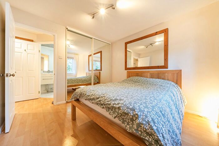 2 Bedroom Flat For Sale In Crosslet Vale, Greenwich, SE10