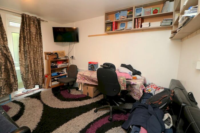 4 Bedroom Semi-Detached House To Rent In Buckhold Road, London SW18