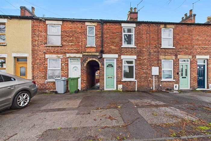 2 Bedroom Terraced House For Sale In Boundary Road, Newark, NG24