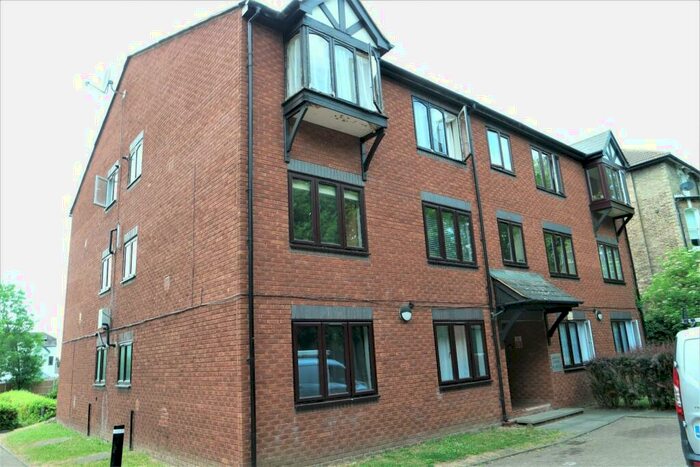 1 Bedroom Flat To Rent In Burnt Ash Hill, London, SE12