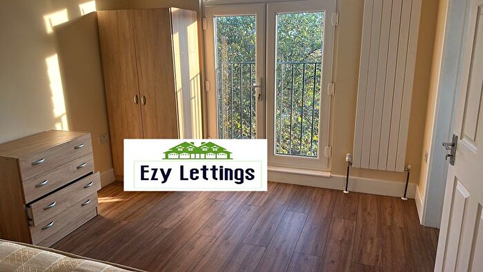 3 Bedroom Flat To Rent In Kingston Road, New Malden, KT3