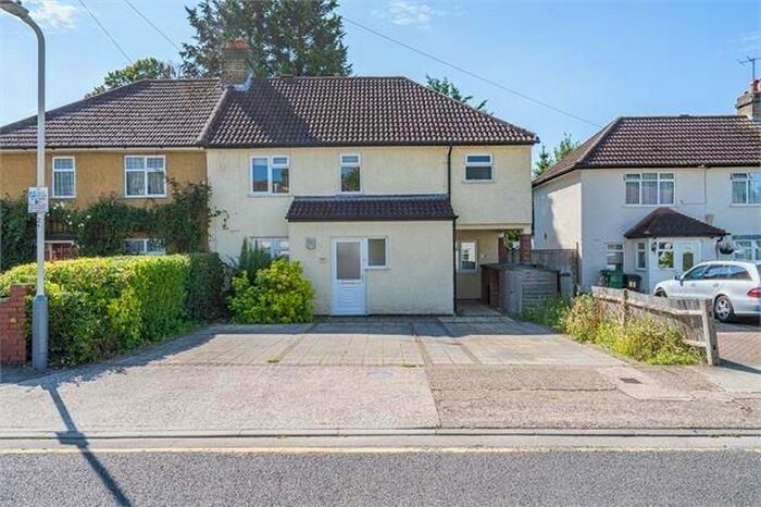 2 Bedroom Flat To Rent In Manor Waye, Uxbridge, UB8