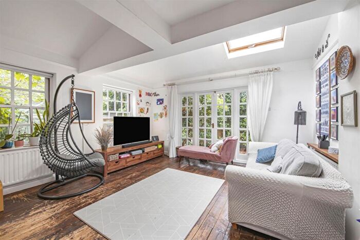 4 Bedroom End Of Terrace House To Rent In Kentwode Green, London, SW13