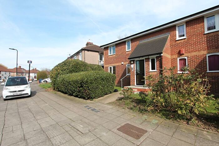 2 Bedroom Flat To Rent In Long Drive, Greenford, UB6