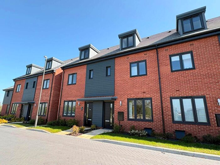3 Bedroom Town House For Sale In Great Horwood Road, Winslow, MK18