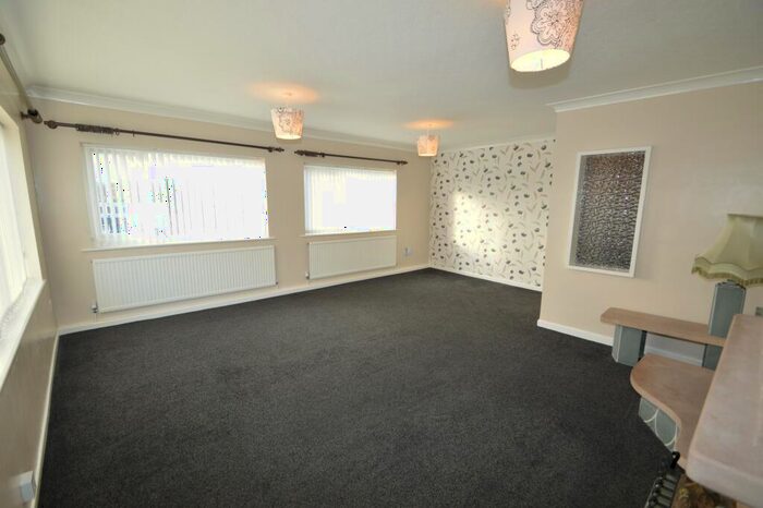 3 Bedroom Flat To Rent In Randale Drive, Unsworth, Bury, BL9