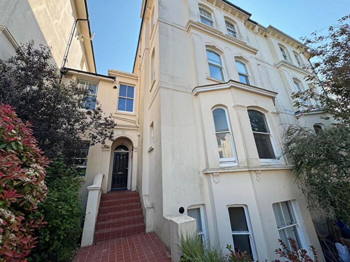 Flat To Rent In Dyke Road, Brighton, BN1