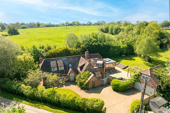 4 Bedroom Detached House For Sale In Eythrope Road, Stone, Aylesbury, Buckinghamshire, HP17