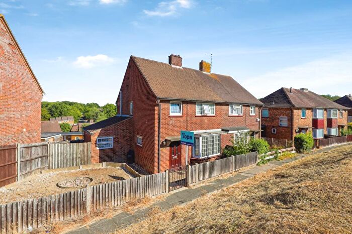 3 Bedroom Semi Detached House For Sale In Tobruk Way, Chatham, ME5