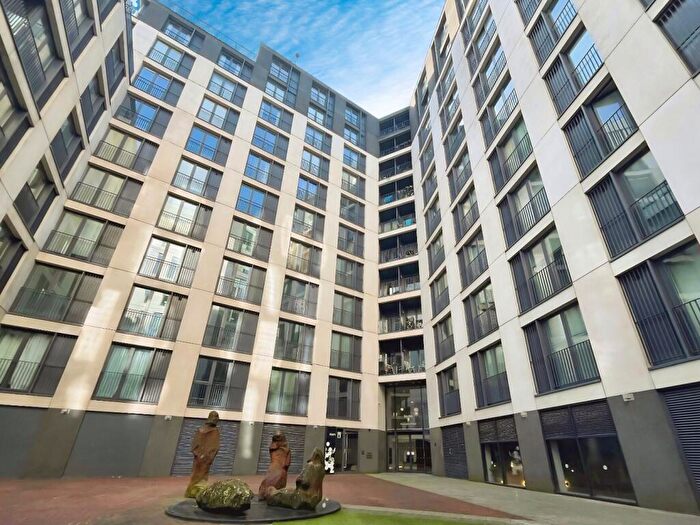 2 Bedroom Flat To Rent In The Hub, Piccadilly Place, Manchester, M1