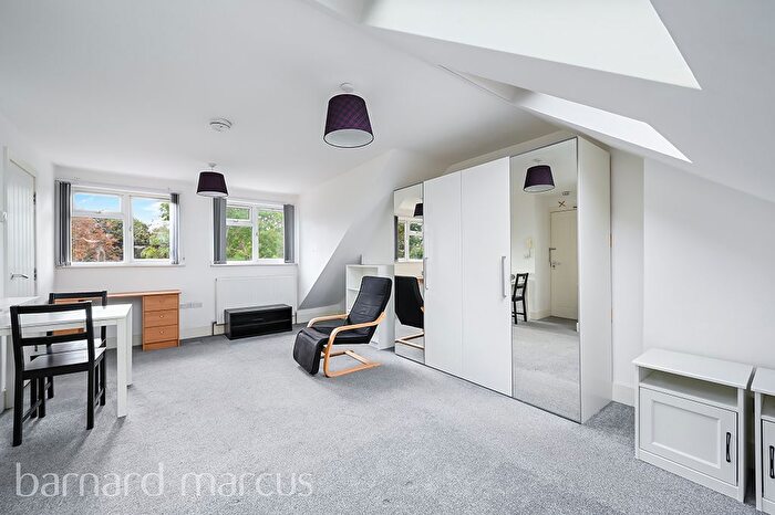 Studio To Rent In Great West Road, Isleworth, TW7