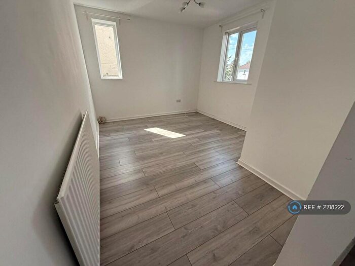 3 Bedroom Semi Detached House To Rent In Reeves Road, Birmingham, B14