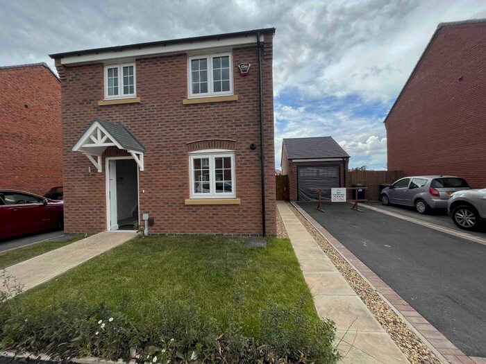 3 Bedroom House To Rent In Ombersley Drive, CV11