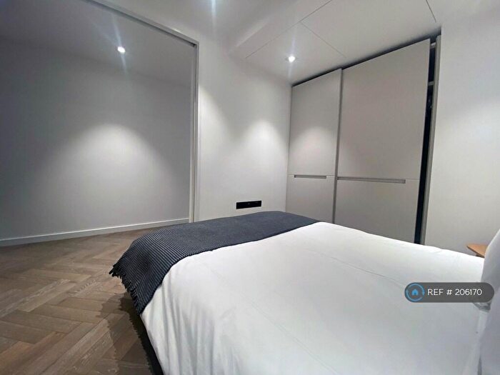 1 Bedroom Flat To Rent In Pearce House, London, SW11