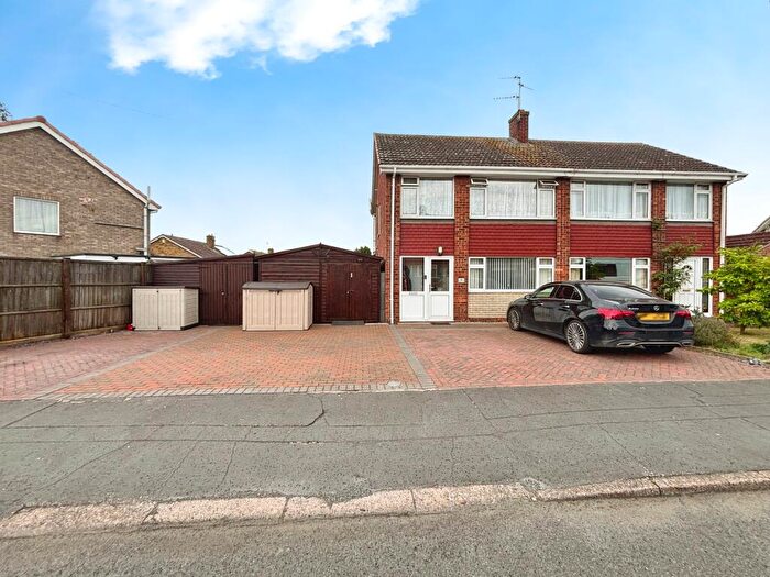 3 Bedroom Semi-Detached House For Sale In Monsal Dale, North Hykeham, LN6